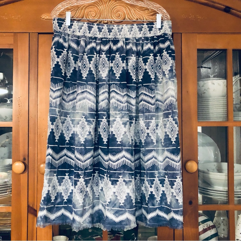👗NWT 6th & Lane Embroidered Skirt